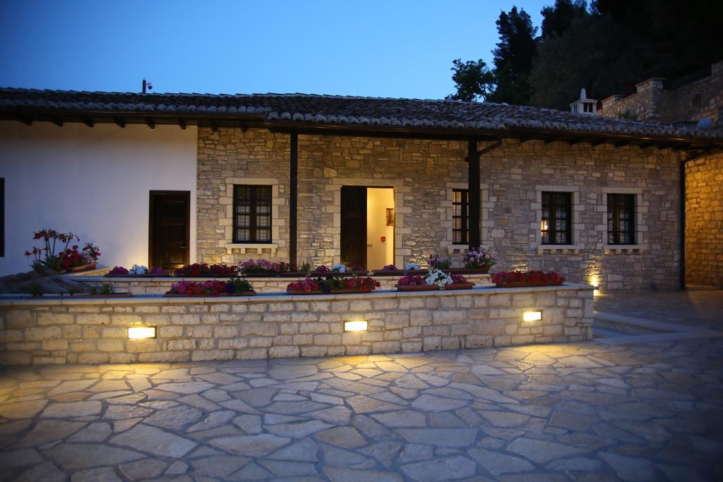 Hotel Vila Aleksander Berat Exterior foto