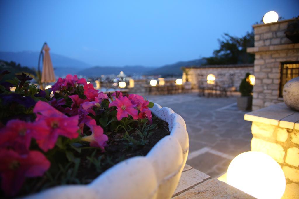 Hotel Vila Aleksander Berat Exterior foto