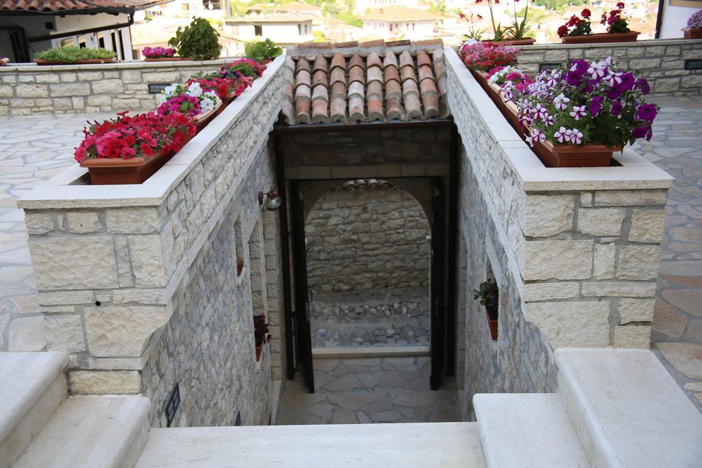 Hotel Vila Aleksander Berat Exterior foto