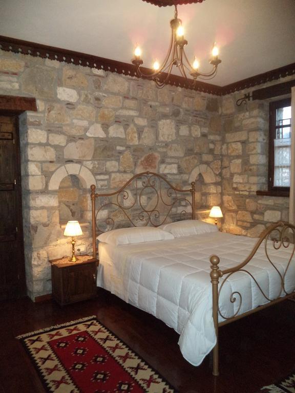 Hotel Vila Aleksander Berat Habitación foto