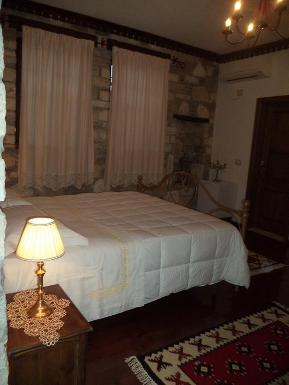 Hotel Vila Aleksander Berat Habitación foto