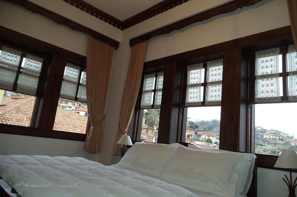 Hotel Vila Aleksander Berat Habitación foto