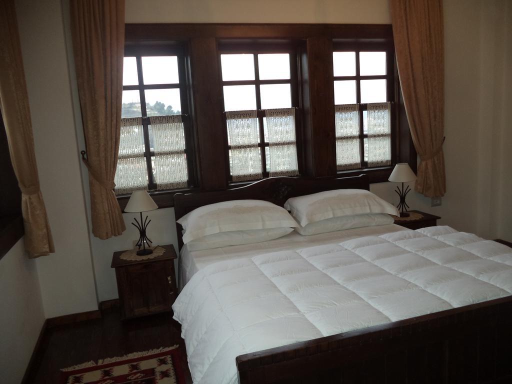 Hotel Vila Aleksander Berat Habitación foto
