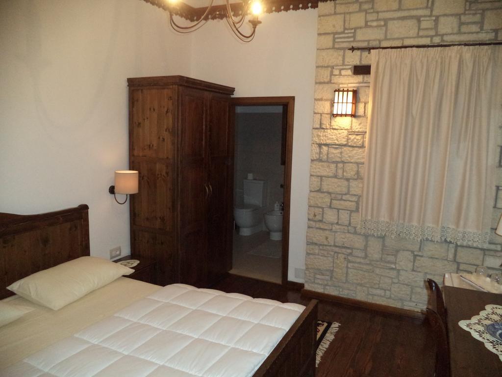 Hotel Vila Aleksander Berat Habitación foto